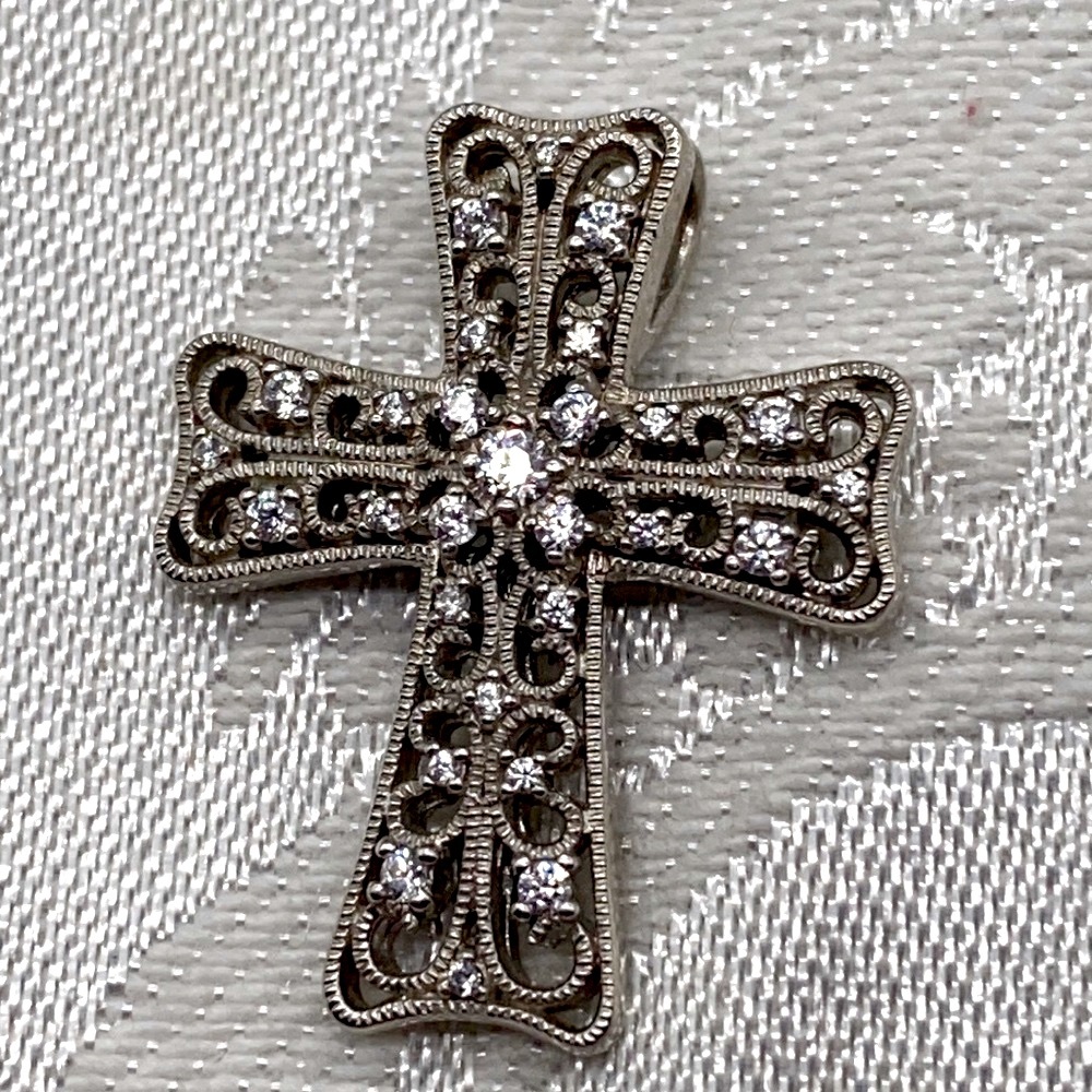 Xavier sterling silver and CZ Art Deco small cross pendant 💜🌺